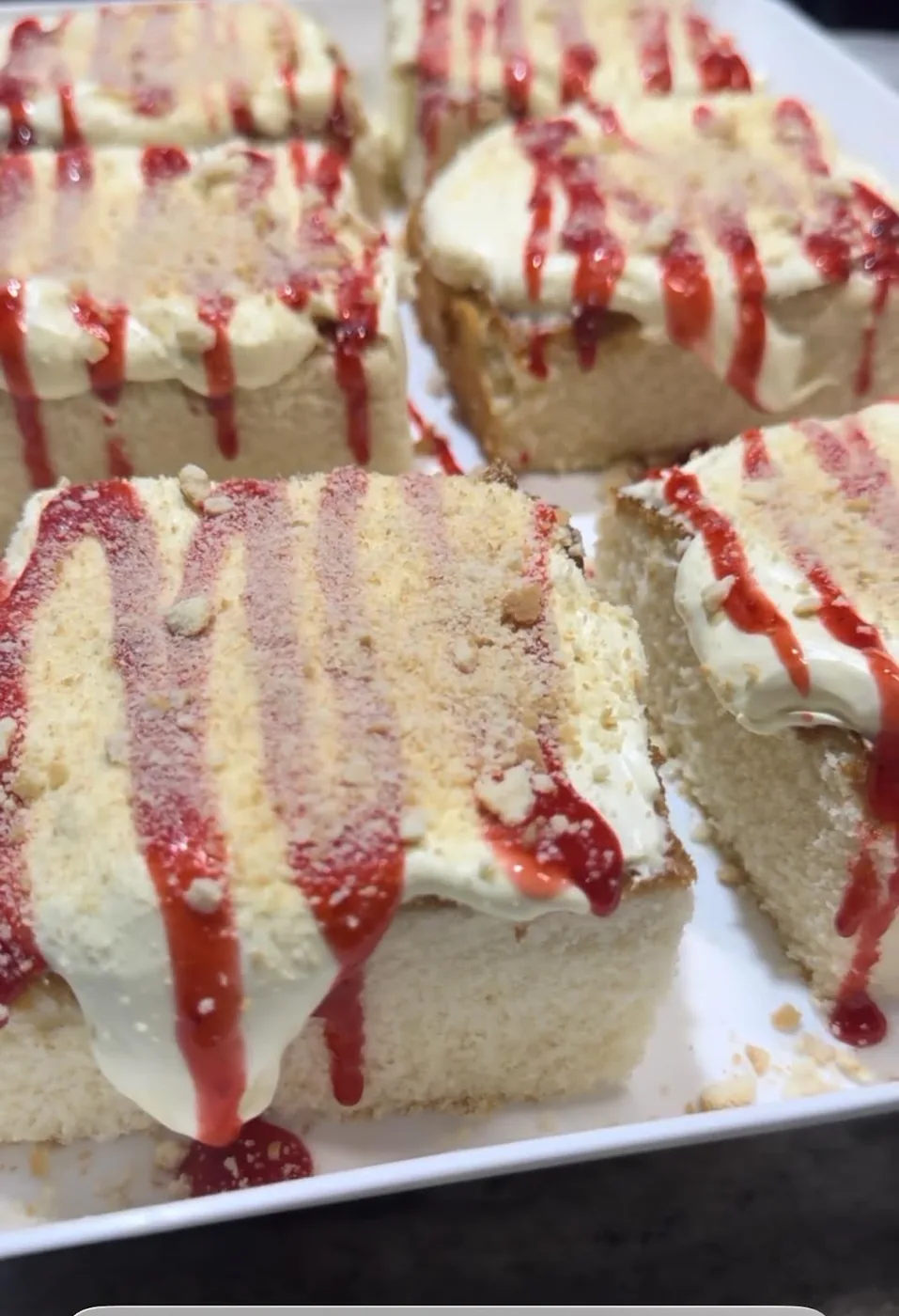 Strawberry banana pudding poundcake